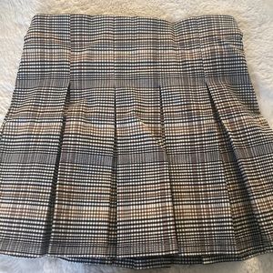 brown pleated skirt